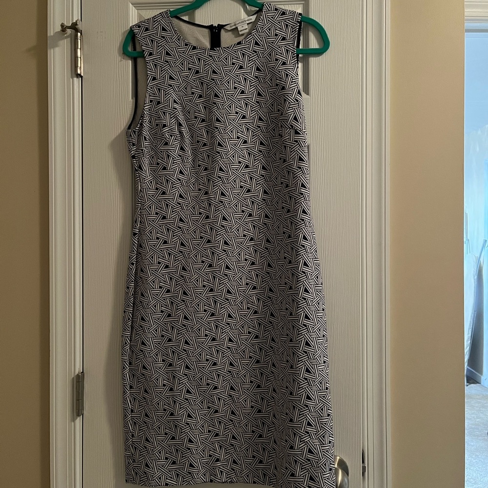 DVF Navy blue and white stretch Regeena dress. Size 12. Excellent condition.